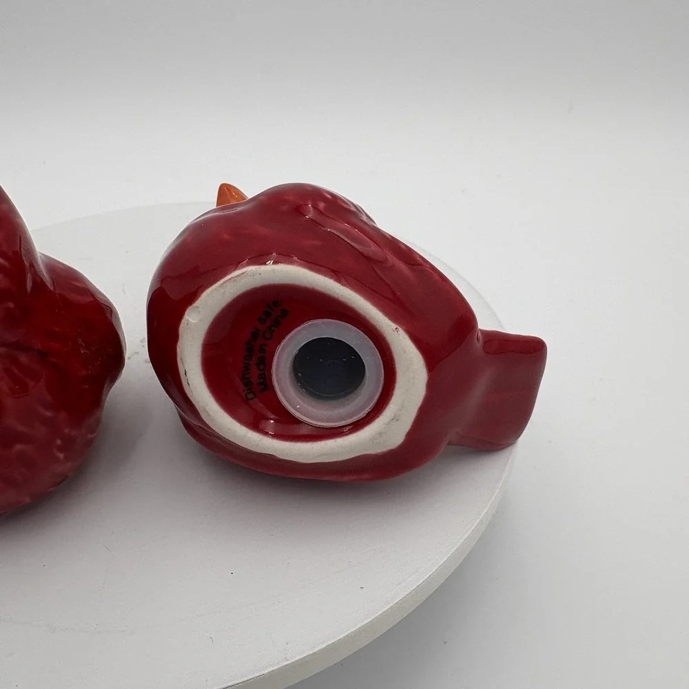 Ceramic Red Cardinal Salt and Pepper Shaker‎ Set Christmas Winter Bird